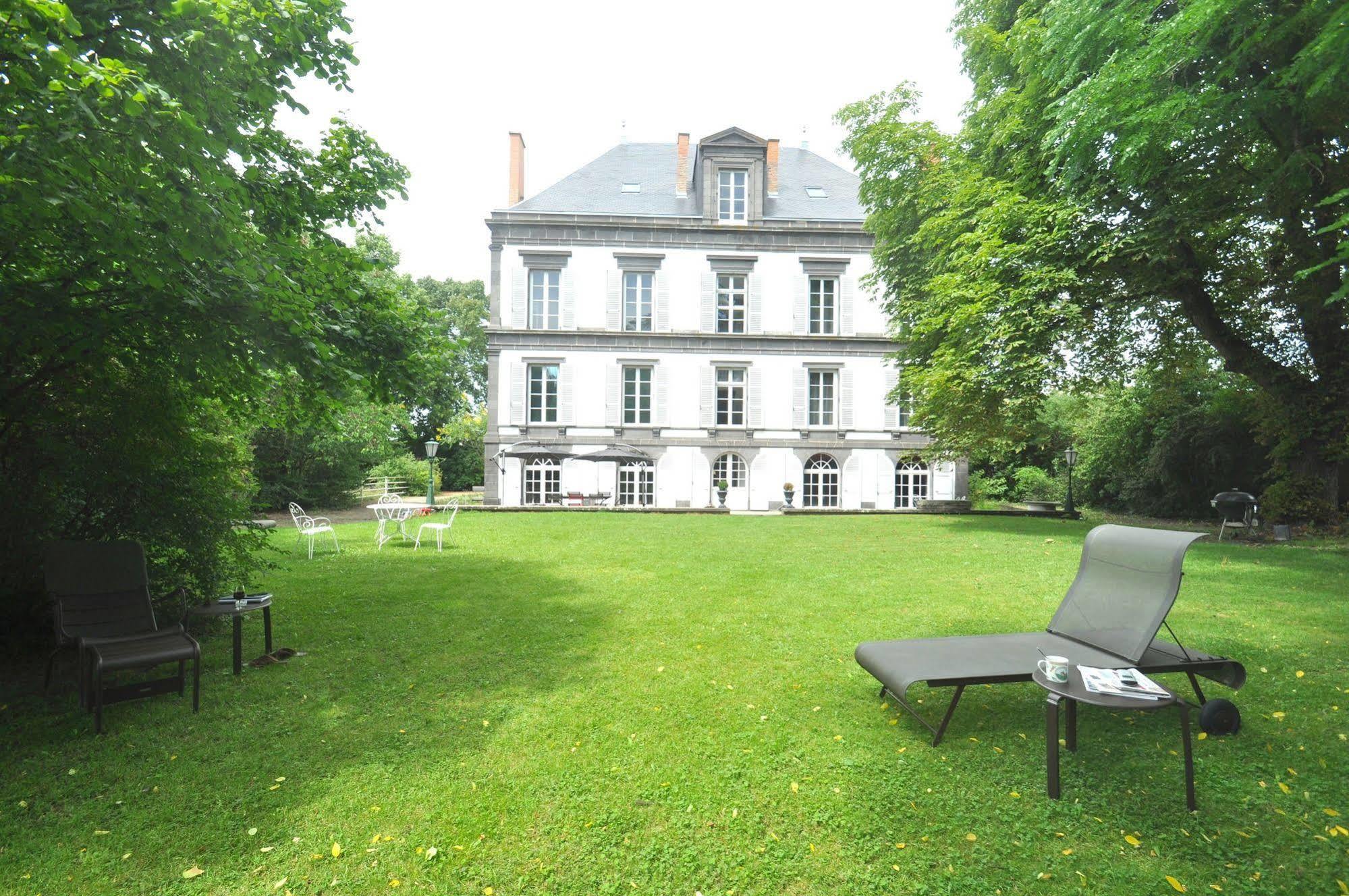 Manoir De La Manantie - Teritoria Bed & Breakfast Lezoux Exterior photo